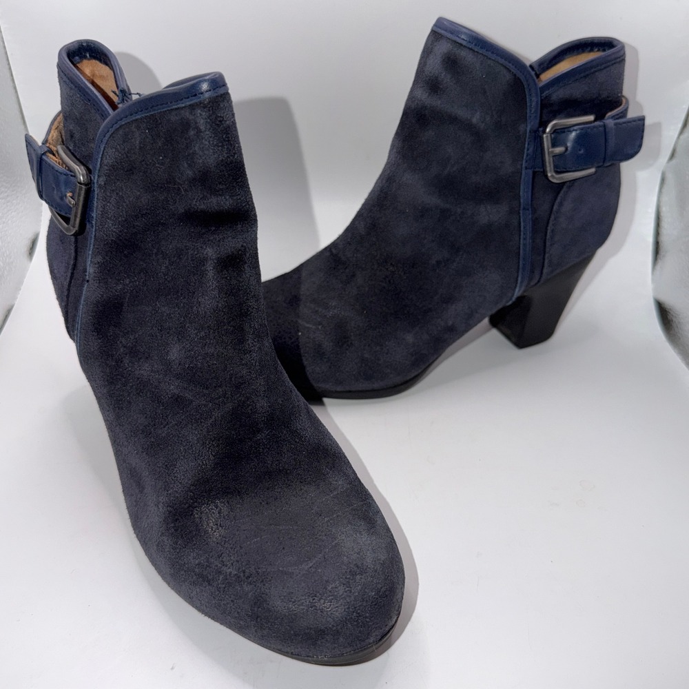 Comfortiva Namari 9.5 Modern Prep Dark Academia Goth Indie Sleek Ankle Bootie